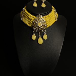 RAS-DE-COU JAUNE